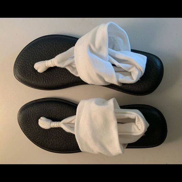 Sanuk Yoga Mat sandals. Size 7 - Picture 2 of 4